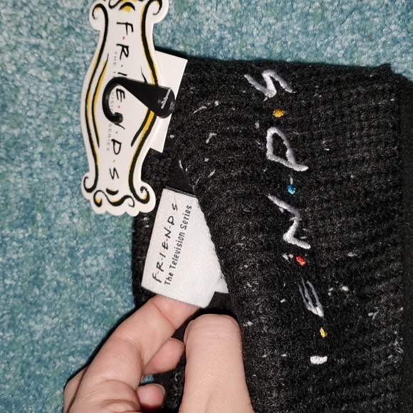 F.R.I.E.N.D.S Mittens and Headband - Picture 5 of 8